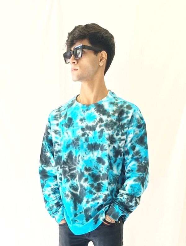 cyan mix scrunch sweatshirt model