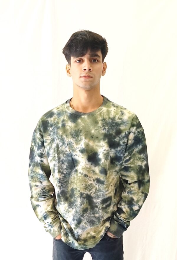 Pullman mix scrunch sweatshirt model