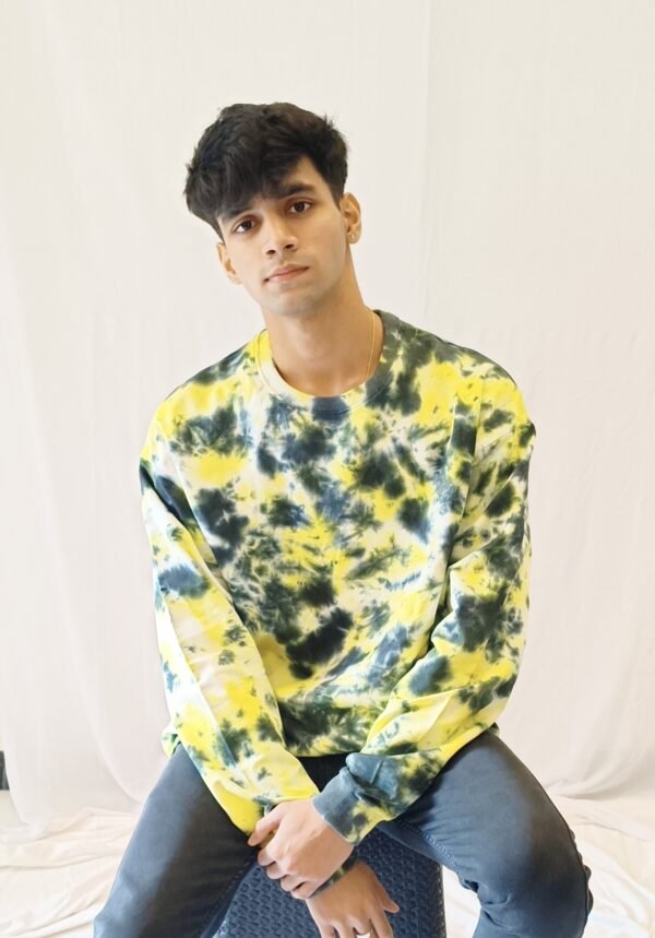 yellow mix scrunch sweatshirt model