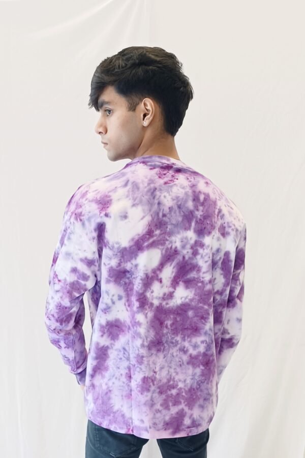 Purple scrunch sweatshirt model