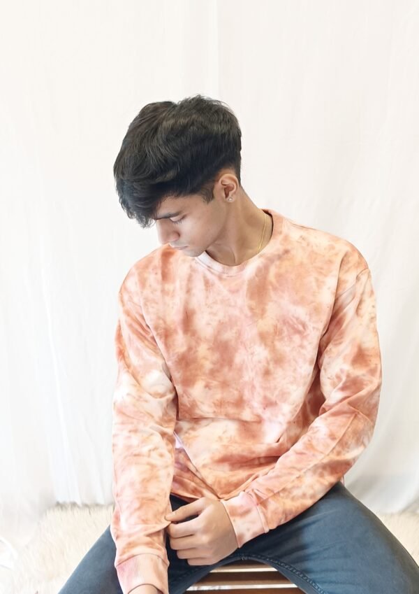 umber scrunch sweatshirt model