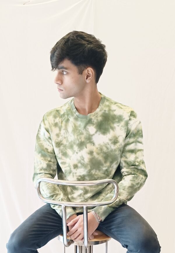 pullman scrunch sweatshirt model